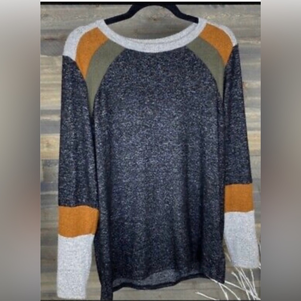 Vanilla Bay hacci top in size large